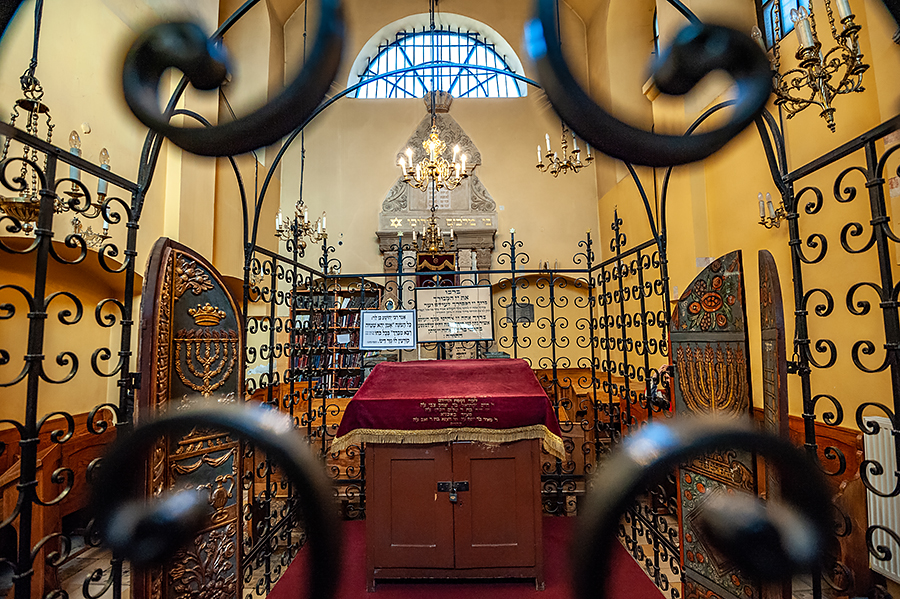 Polsko Krakov Synagoga Remu inside R.jpg
