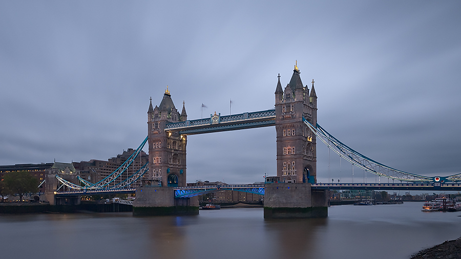 Anglie Londýn Tower of London dark R.jpg