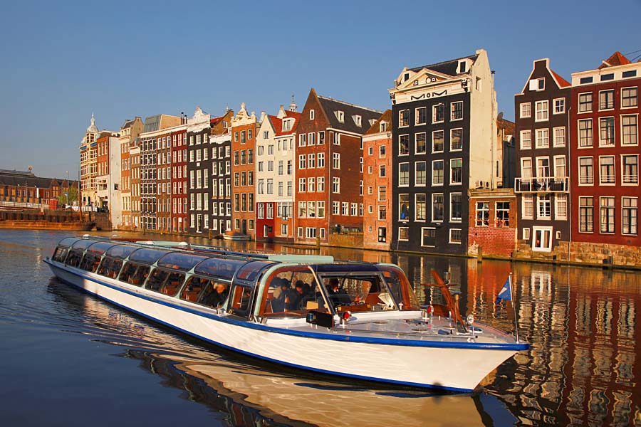 Domy na kanálech, Amsterdam, Nizozemsko